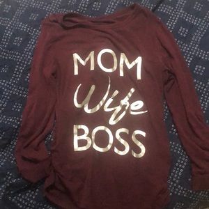 Maternity ‘mom wife boss’ shirt.